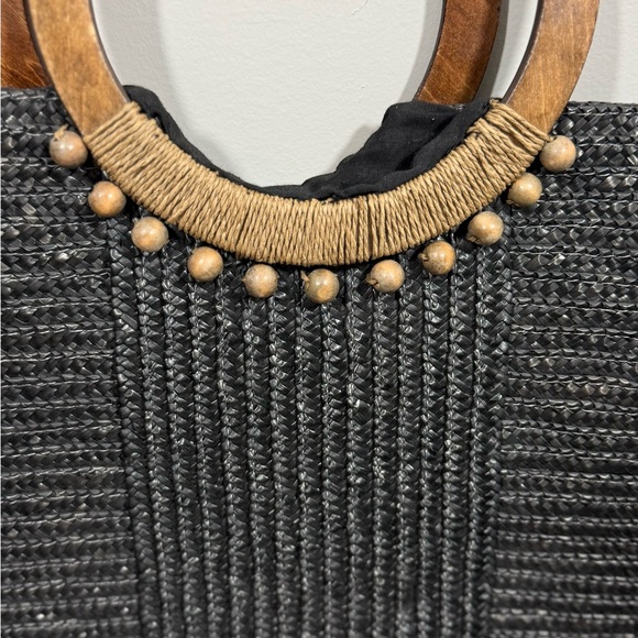 Elegant Black Woven Tote Bag with Wooden Handles - Picture 2 of 11